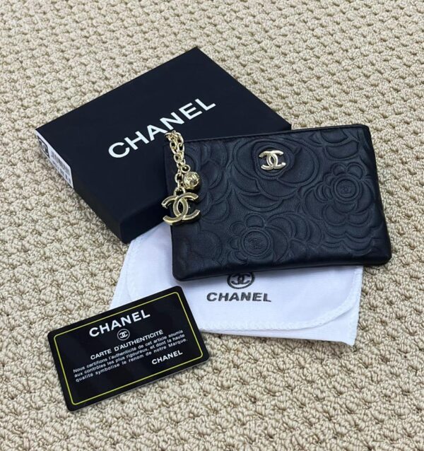 Opulant Chanel Wallet - Image 5