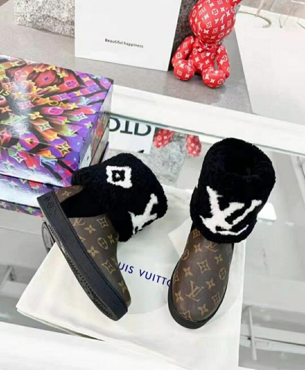 Opulant Louis Vuitton Shoes - Image 7