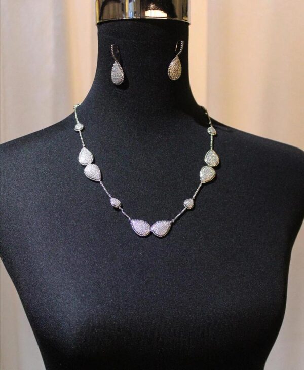 Ellite Luxury Neckless+Earring Set - Image 5