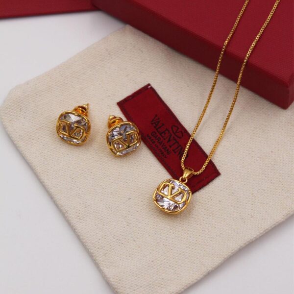 Elegant Valentino Jewelry Set (Neckless+Earrings) - Image 3