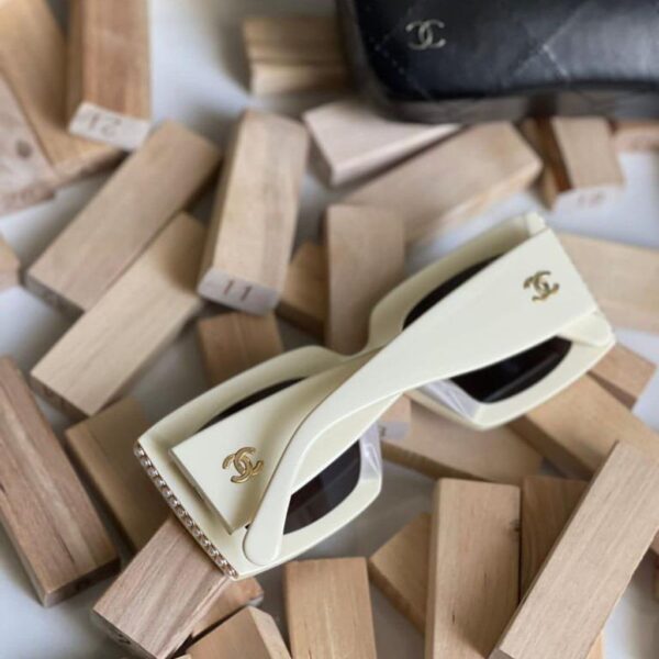 Swanky Gucci Glasses - Image 2